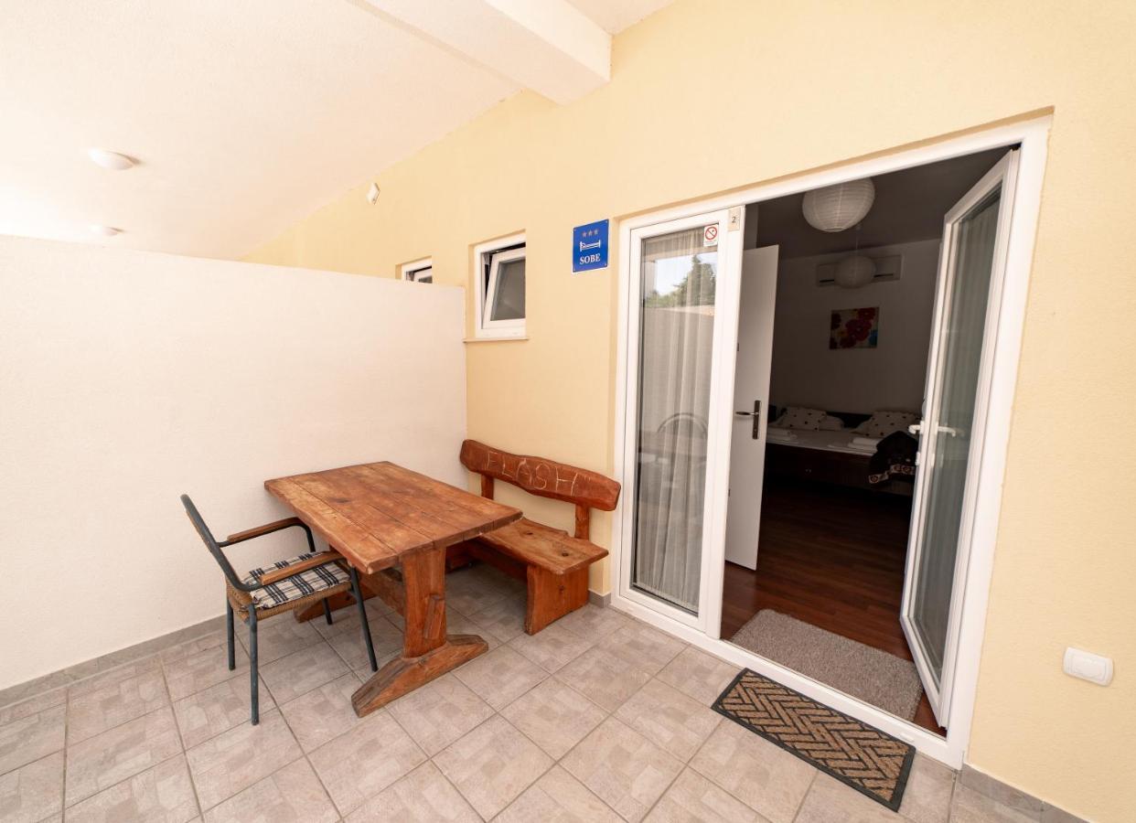 Guesthouse Lastavica Novalja Extérieur photo