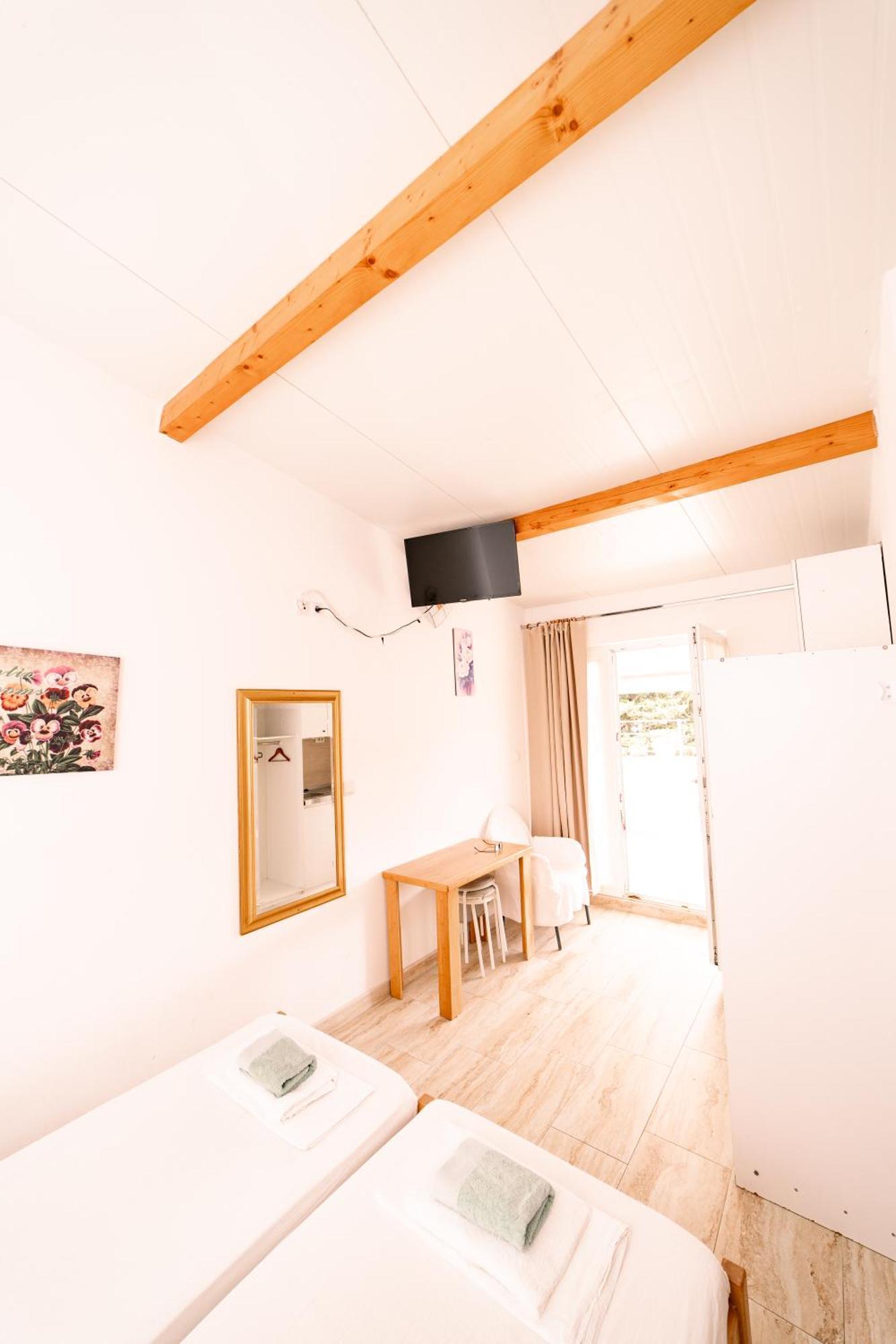 Guesthouse Lastavica Novalja Extérieur photo