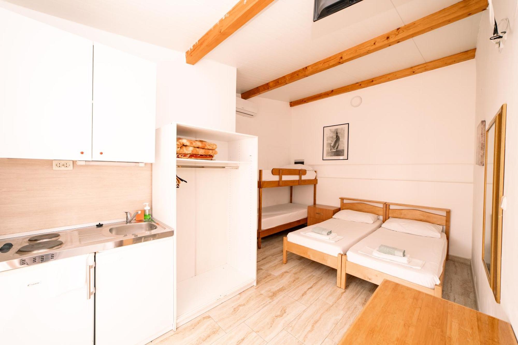 Guesthouse Lastavica Novalja Extérieur photo